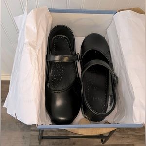 Dansko Women's MaryJane - Black. Brand new in Box. NWT